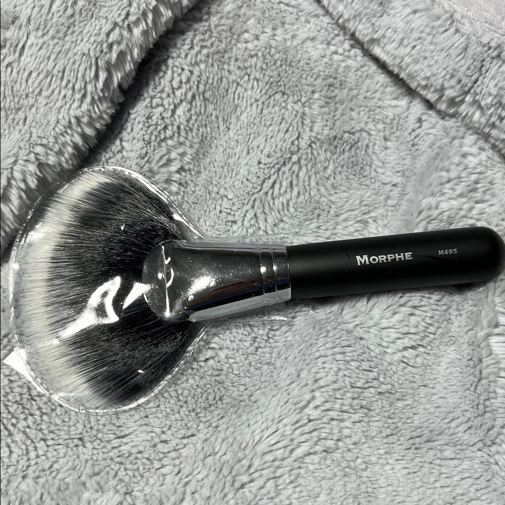Morphe Black and Silver Fan Brush